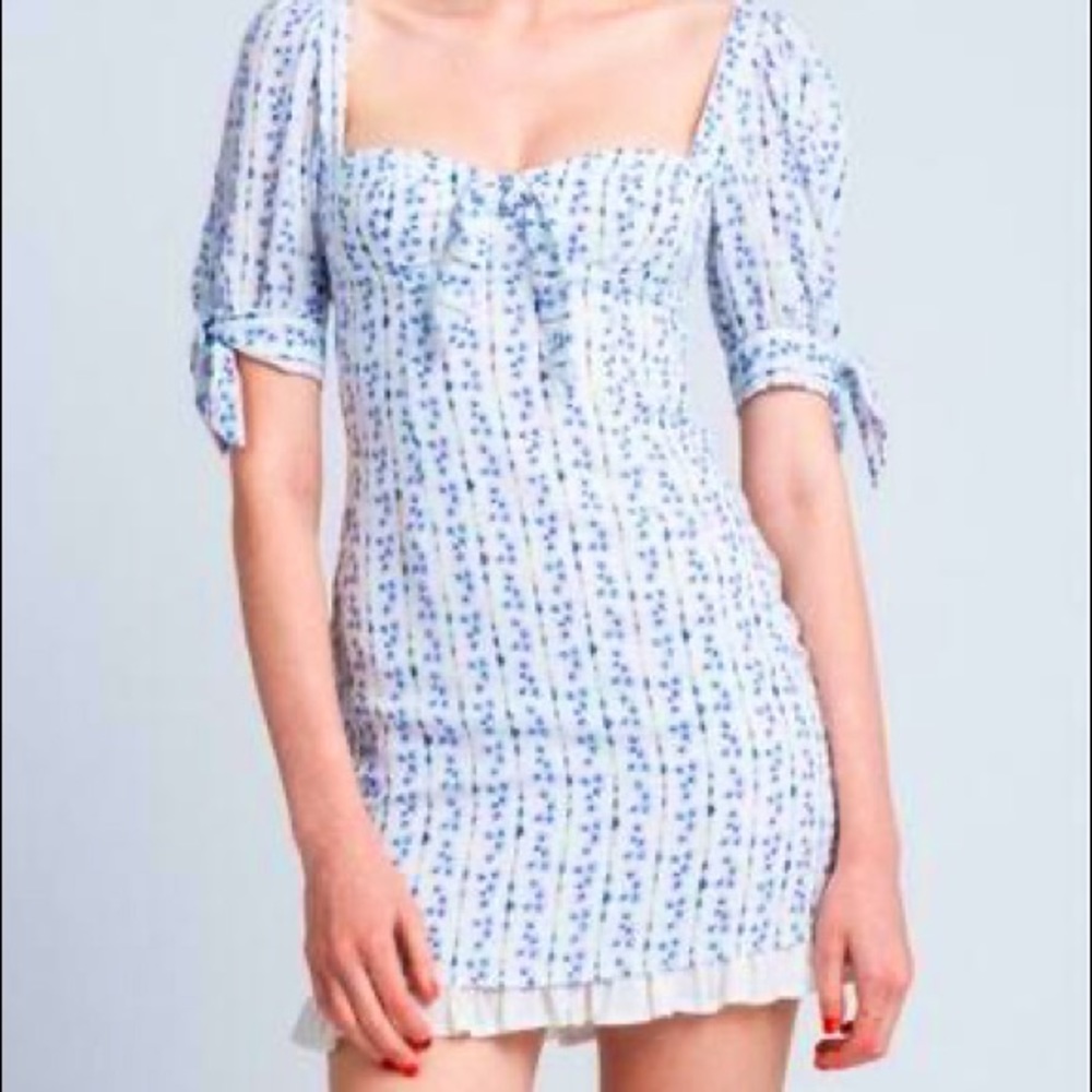 Skylar + Madison White and Blue Floral Puff Sleeve Dress (SIZE L)